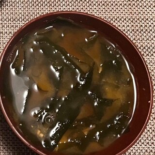 わかめと干し椎茸の味噌汁